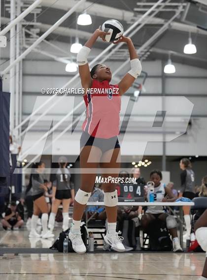 Thumbnail 3 in East View vs Klein Cain (Legends Invitational) photogallery.