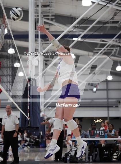 Thumbnail 2 in East View vs Klein Cain (Legends Invitational) photogallery.