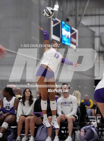 Thumbnail 2 in East View vs Klein Cain (Legends Invitational) photogallery.