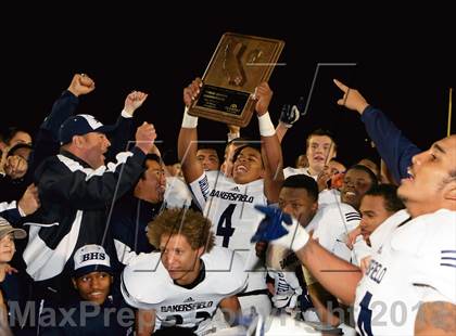 Thumbnail 1 in Bakersfield vs. Mission Hills (CIF SoCal D1 Regional Final) photogallery.