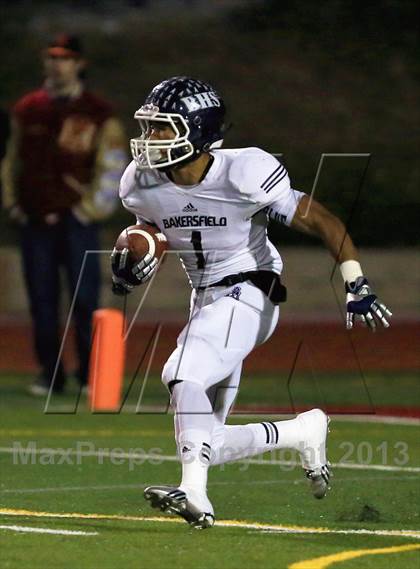 Thumbnail 1 in Bakersfield vs. Mission Hills (CIF SoCal D1 Regional Final) photogallery.