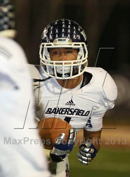 Thumbnail 1 in Bakersfield vs. Mission Hills (CIF SoCal D1 Regional Final) photogallery.