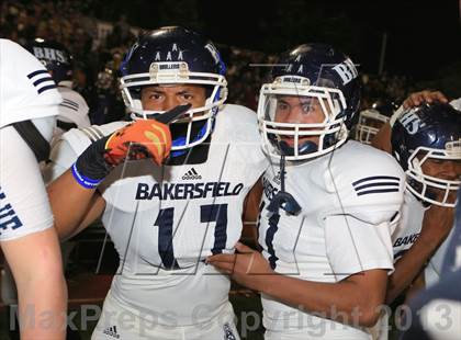 Thumbnail 3 in Bakersfield vs. Mission Hills (CIF SoCal D1 Regional Final) photogallery.