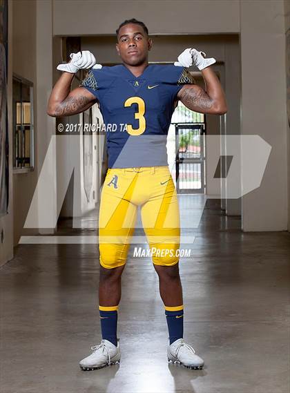 Thumbnail 2 in St. Thomas Aquinas (Preseason Early Contenders Photo Shoot)  photogallery.