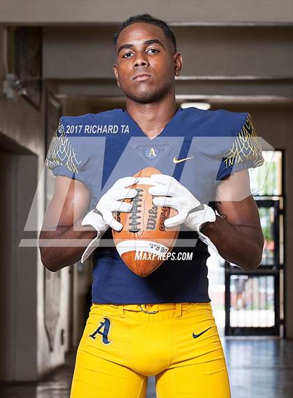 Thumbnail 2 in St. Thomas Aquinas (Preseason Early Contenders Photo Shoot)  photogallery.