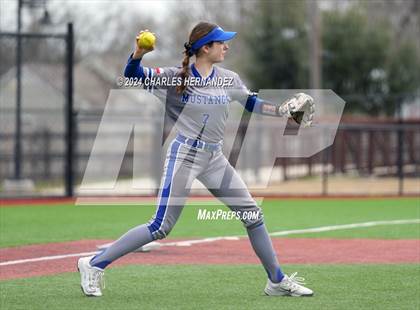 Thumbnail 3 in Lake Belton vs. Friendswood (NFCA Leadoff Classic) photogallery.