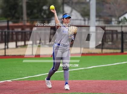 Thumbnail 3 in Lake Belton vs. Friendswood (NFCA Leadoff Classic) photogallery.