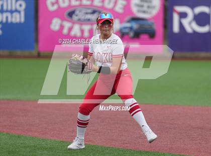 Thumbnail 1 in Lake Belton vs. Friendswood (NFCA Leadoff Classic) photogallery.