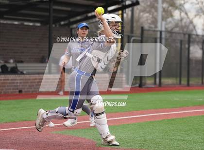 Thumbnail 1 in Lake Belton vs. Friendswood (NFCA Leadoff Classic) photogallery.