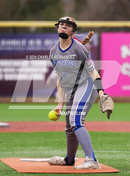 Thumbnail 3 in Lake Belton vs. Friendswood (NFCA Leadoff Classic) photogallery.