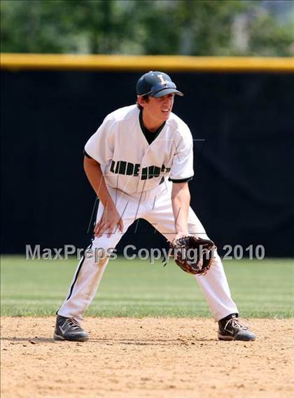 Thumbnail 1 in Lindenhurst vs. Valley Central (NYSPHSAA Class AA Semifinal) photogallery.
