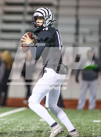 Thumbnail 3 in Mineola vs Grandview (UIL 3A D1 Area Playoff) photogallery.