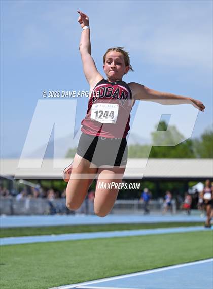 Thumbnail 2 in BYU Invitational photogallery.