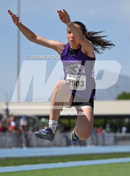Thumbnail 3 in BYU Invitational photogallery.
