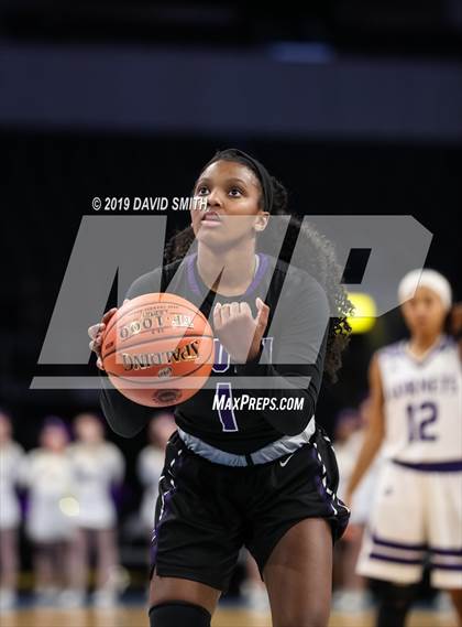 Thumbnail 1 in Park Hill South vs. North Kansas City (MSHSAA Class 5 Sectional) photogallery.