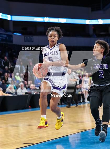 Thumbnail 1 in Park Hill South vs. North Kansas City (MSHSAA Class 5 Sectional) photogallery.