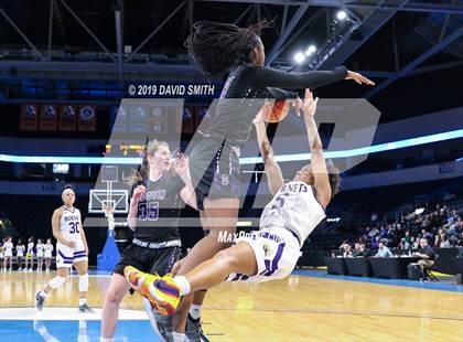 Thumbnail 1 in Park Hill South vs. North Kansas City (MSHSAA Class 5 Sectional) photogallery.