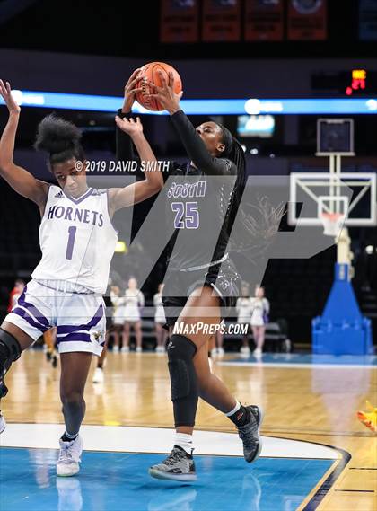 Thumbnail 2 in Park Hill South vs. North Kansas City (MSHSAA Class 5 Sectional) photogallery.