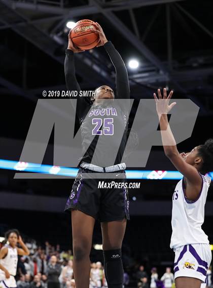 Thumbnail 2 in Park Hill South vs. North Kansas City (MSHSAA Class 5 Sectional) photogallery.