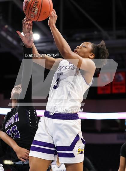 Thumbnail 1 in Park Hill South vs. North Kansas City (MSHSAA Class 5 Sectional) photogallery.