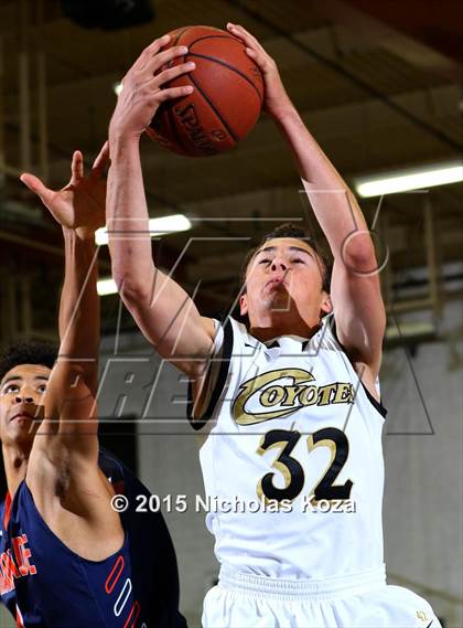 Thumbnail 3 in Chaminade vs. Calabasas (Joe Frazier Classic) photogallery.