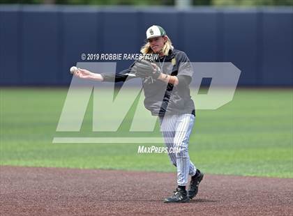 Thumbnail 2 in Benbrook vs. Spring Hill (UIL 4A Regional Semifinal) photogallery.