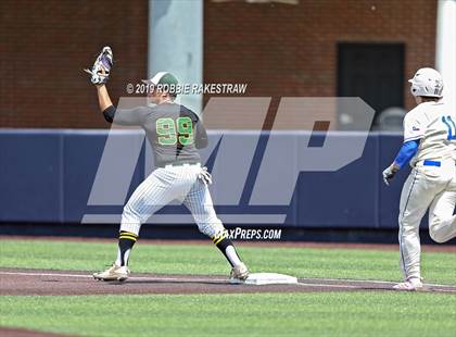 Thumbnail 2 in Benbrook vs. Spring Hill (UIL 4A Regional Semifinal) photogallery.