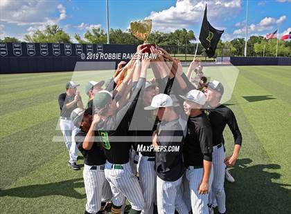 Thumbnail 1 in Benbrook vs. Spring Hill (UIL 4A Regional Semifinal) photogallery.