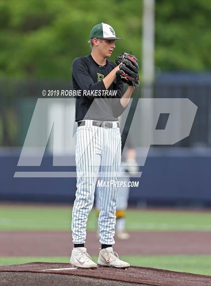 Thumbnail 2 in Benbrook vs. Spring Hill (UIL 4A Regional Semifinal) photogallery.
