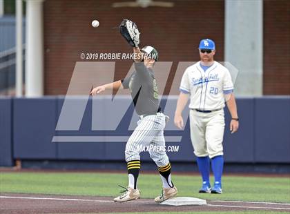 Thumbnail 3 in Benbrook vs. Spring Hill (UIL 4A Regional Semifinal) photogallery.