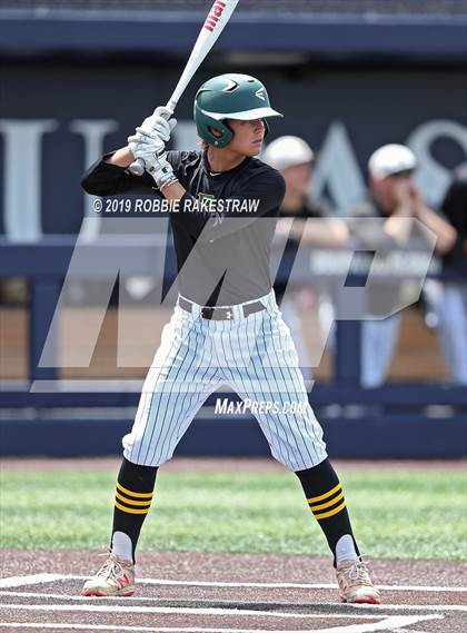 Thumbnail 3 in Benbrook vs. Spring Hill (UIL 4A Regional Semifinal) photogallery.