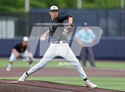 Thumbnail 1 in Benbrook vs. Spring Hill (UIL 4A Regional Semifinal) photogallery.