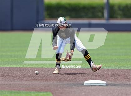Thumbnail 3 in Benbrook vs. Spring Hill (UIL 4A Regional Semifinal) photogallery.