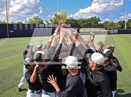 Thumbnail 3 in Benbrook vs. Spring Hill (UIL 4A Regional Semifinal) photogallery.