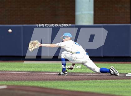 Thumbnail 2 in Benbrook vs. Spring Hill (UIL 4A Regional Semifinal) photogallery.