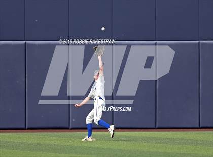 Thumbnail 2 in Benbrook vs. Spring Hill (UIL 4A Regional Semifinal) photogallery.