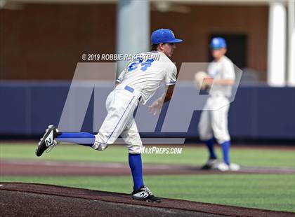 Thumbnail 3 in Benbrook vs. Spring Hill (UIL 4A Regional Semifinal) photogallery.