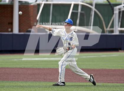 Thumbnail 3 in Benbrook vs. Spring Hill (UIL 4A Regional Semifinal) photogallery.