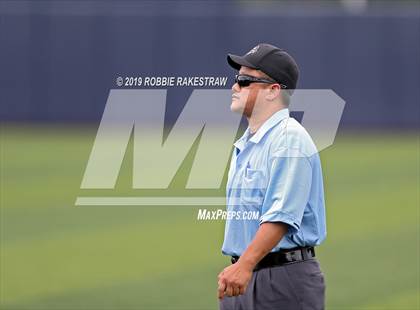 Thumbnail 3 in Benbrook vs. Spring Hill (UIL 4A Regional Semifinal) photogallery.