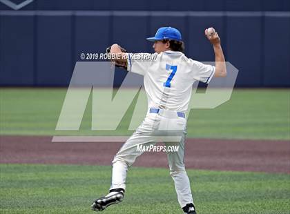 Thumbnail 2 in Benbrook vs. Spring Hill (UIL 4A Regional Semifinal) photogallery.