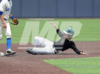 Thumbnail 1 in Benbrook vs. Spring Hill (UIL 4A Regional Semifinal) photogallery.