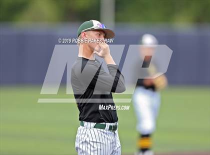 Thumbnail 2 in Benbrook vs. Spring Hill (UIL 4A Regional Semifinal) photogallery.