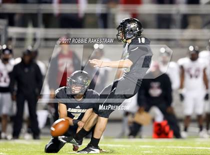 Thumbnail 3 in Kaufman vs. Liberty-Eylau (UIL 4A Division 1 Region 2 Regional Semis) photogallery.