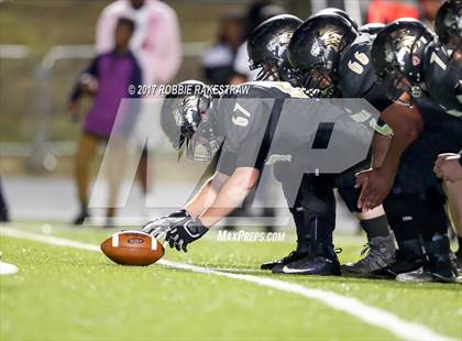 Thumbnail 2 in Kaufman vs. Liberty-Eylau (UIL 4A Division 1 Region 2 Regional Semis) photogallery.
