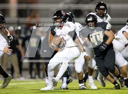 Thumbnail 1 in Kaufman vs. Liberty-Eylau (UIL 4A Division 1 Region 2 Regional Semis) photogallery.