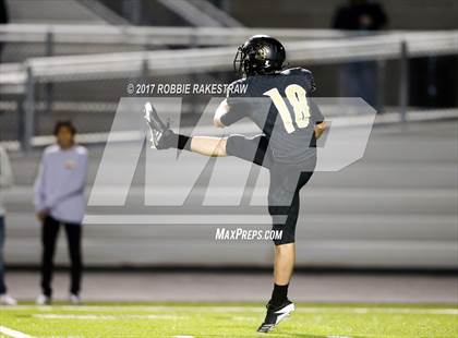Thumbnail 2 in Kaufman vs. Liberty-Eylau (UIL 4A Division 1 Region 2 Regional Semis) photogallery.