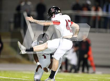 Thumbnail 3 in Kaufman vs. Liberty-Eylau (UIL 4A Division 1 Region 2 Regional Semis) photogallery.