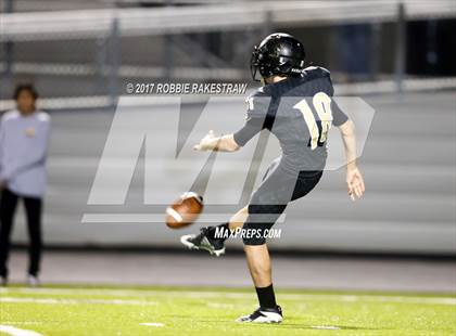 Thumbnail 1 in Kaufman vs. Liberty-Eylau (UIL 4A Division 1 Region 2 Regional Semis) photogallery.
