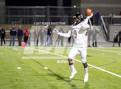 Thumbnail 2 in Kaufman vs. Liberty-Eylau (UIL 4A Division 1 Region 2 Regional Semis) photogallery.