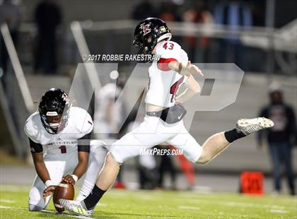 Thumbnail 1 in Kaufman vs. Liberty-Eylau (UIL 4A Division 1 Region 2 Regional Semis) photogallery.